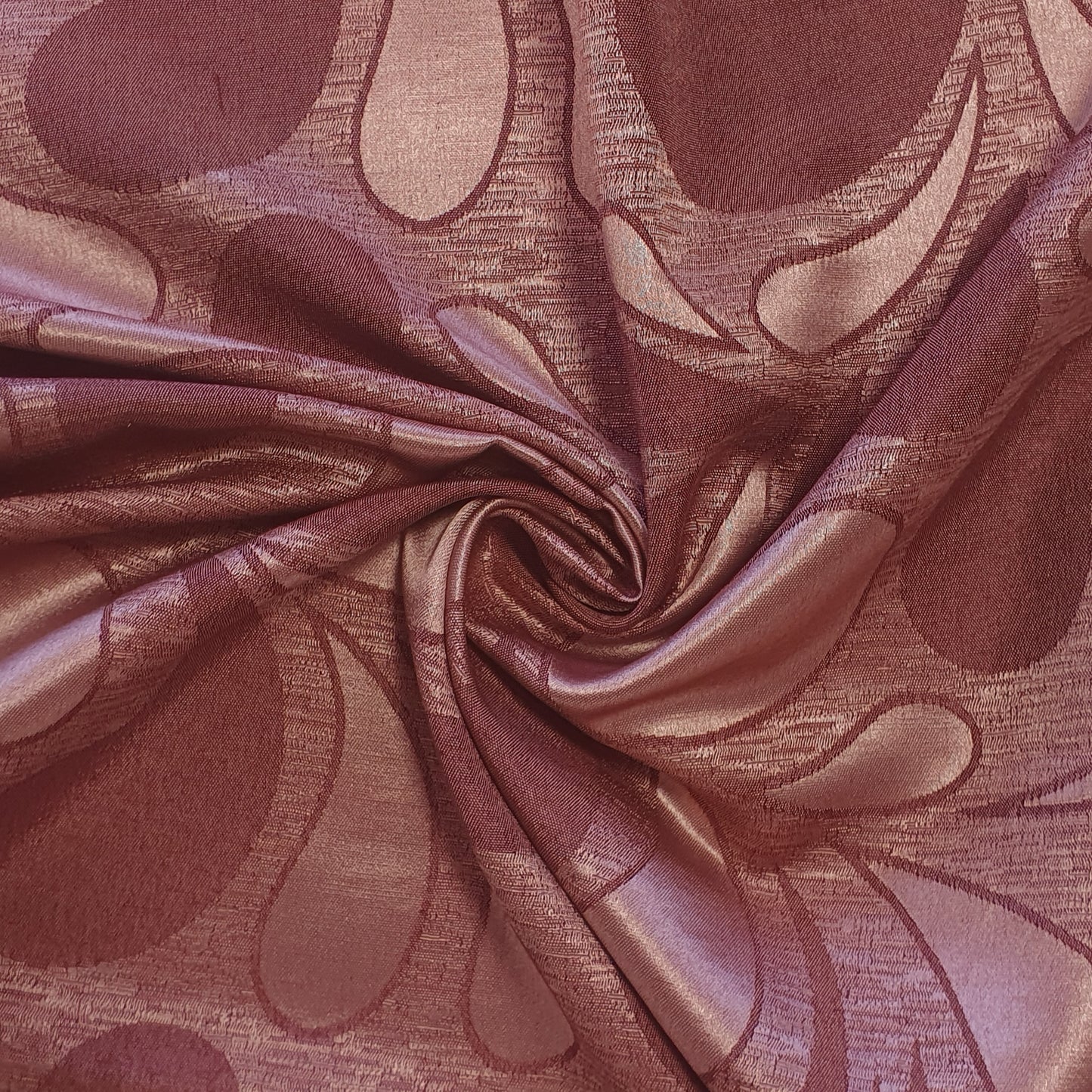 Luxuriöser Satin-Jacquard-Polsterstoff mit Blumenmuster – 58" für Vorhänge und Schneiderei (Mauve Paisley)