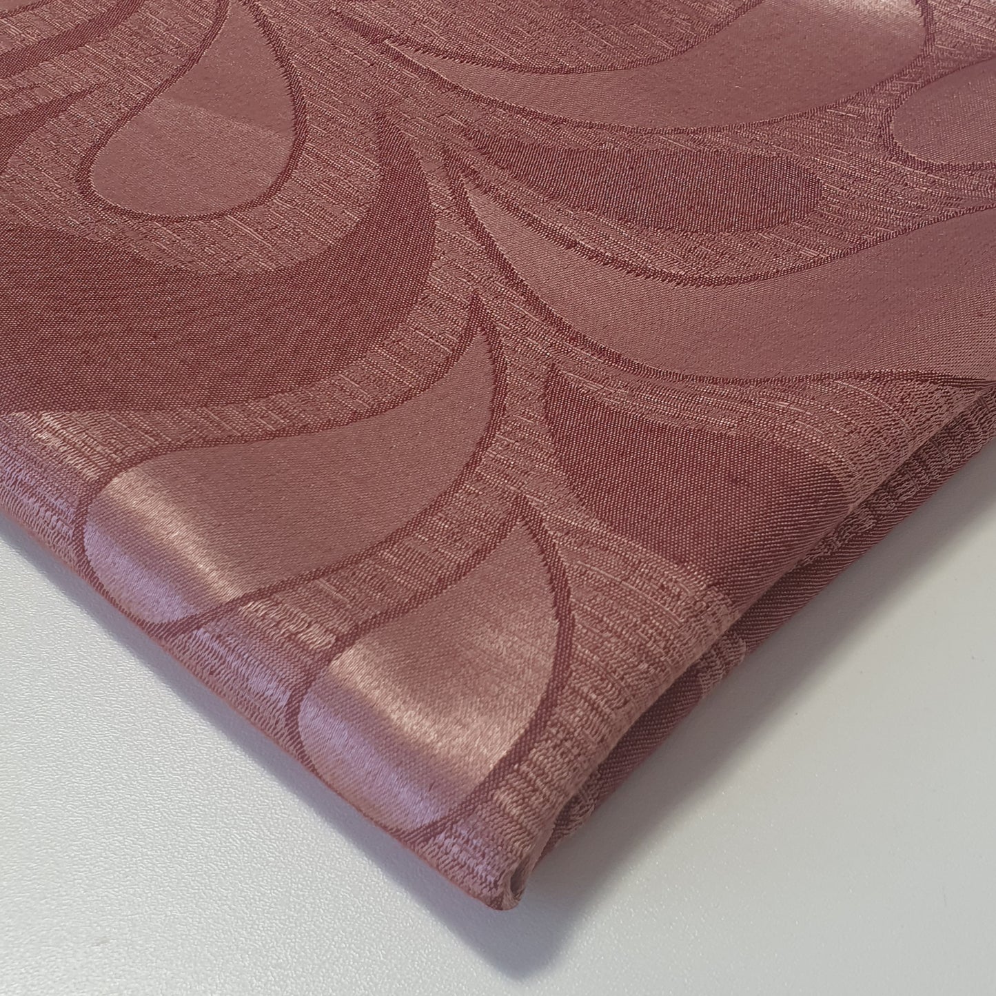 Luxuriöser Satin-Jacquard-Polsterstoff mit Blumenmuster – 58" für Vorhänge und Schneiderei (Mauve Paisley)