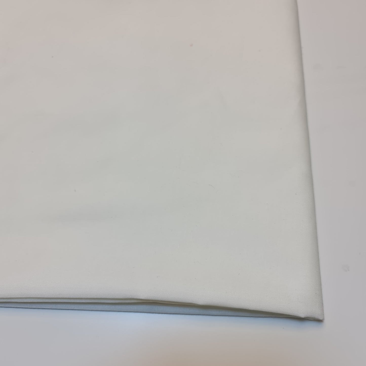 Textile Station Elfenbein (24) 44" breit, Premium-Qualität, Polycotton, unifarben, gefärbter Stoff, Futter, Schneiderei, Drapieren, Dekorationsmaterial, Stoff