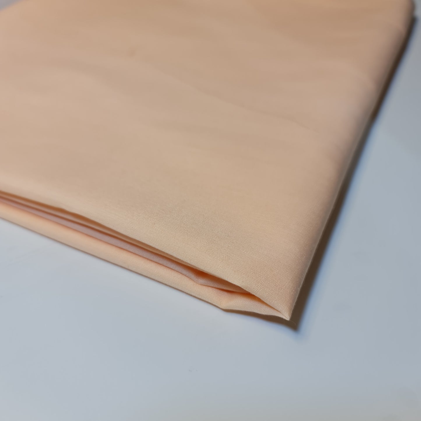 Textile Station Peach (79) 44" breit, hochwertiges Polycotton, unifarben, gefärbter Stoff, Futter, Schneiderstoff, Drapierungsstoff, Dekorationsstoff