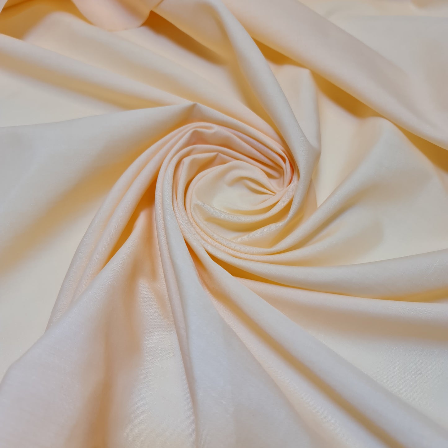 Textile Station Peach (79) 44" breit, hochwertiges Polycotton, unifarben, gefärbter Stoff, Futter, Schneiderstoff, Drapierungsstoff, Dekorationsstoff