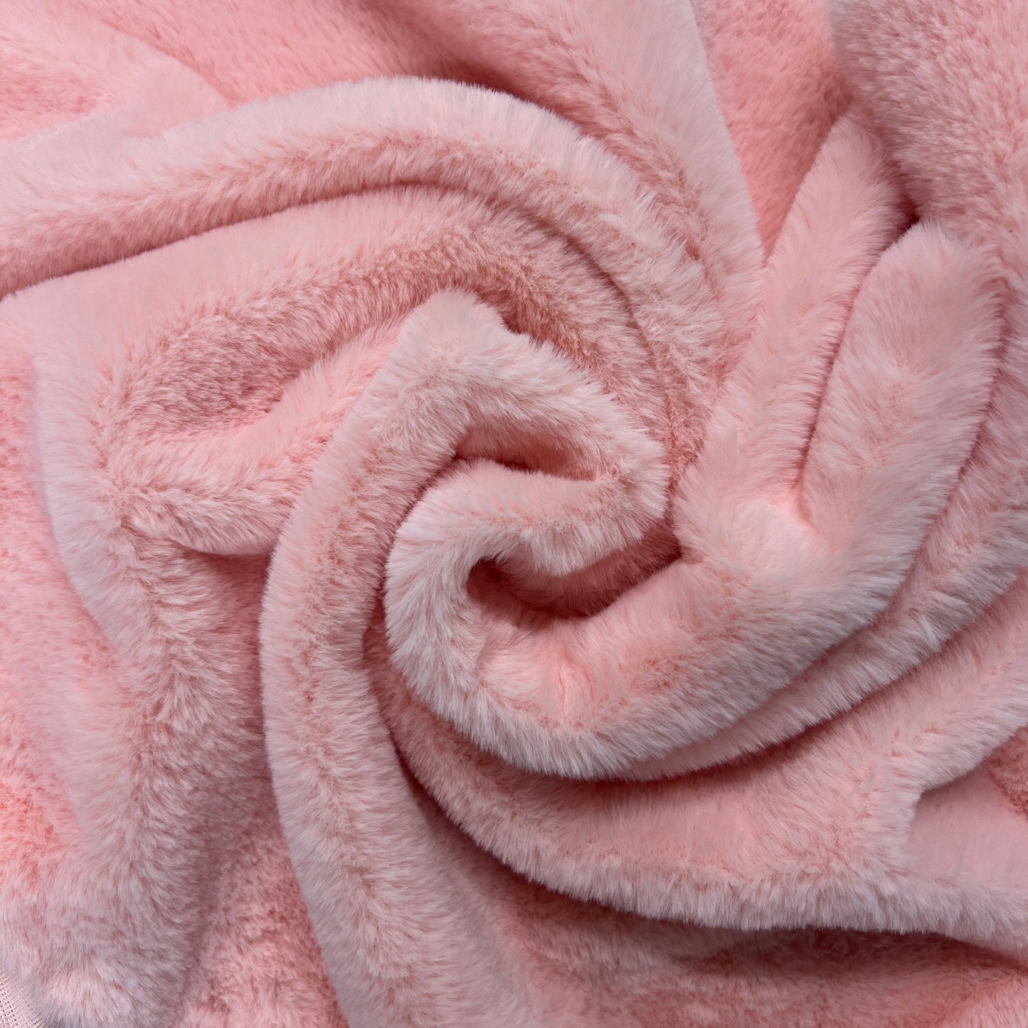 Luxury Plush Fur Fabric | Super Soft Faux Fur 59" (150cm) Wide 375gsm – Sold by the Meter