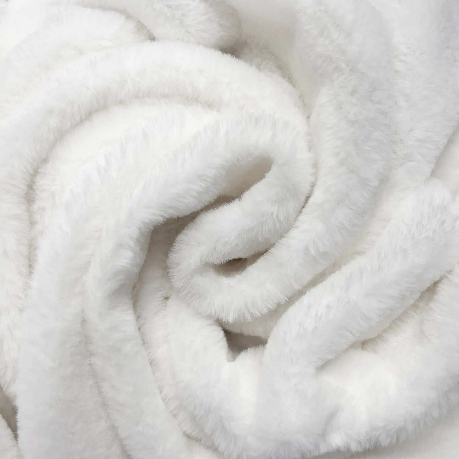 Luxury Plush Fur Fabric â€“ Super Soft Faux Fur 59" (150cm) Wide 375gsm | 40 Metre Roll