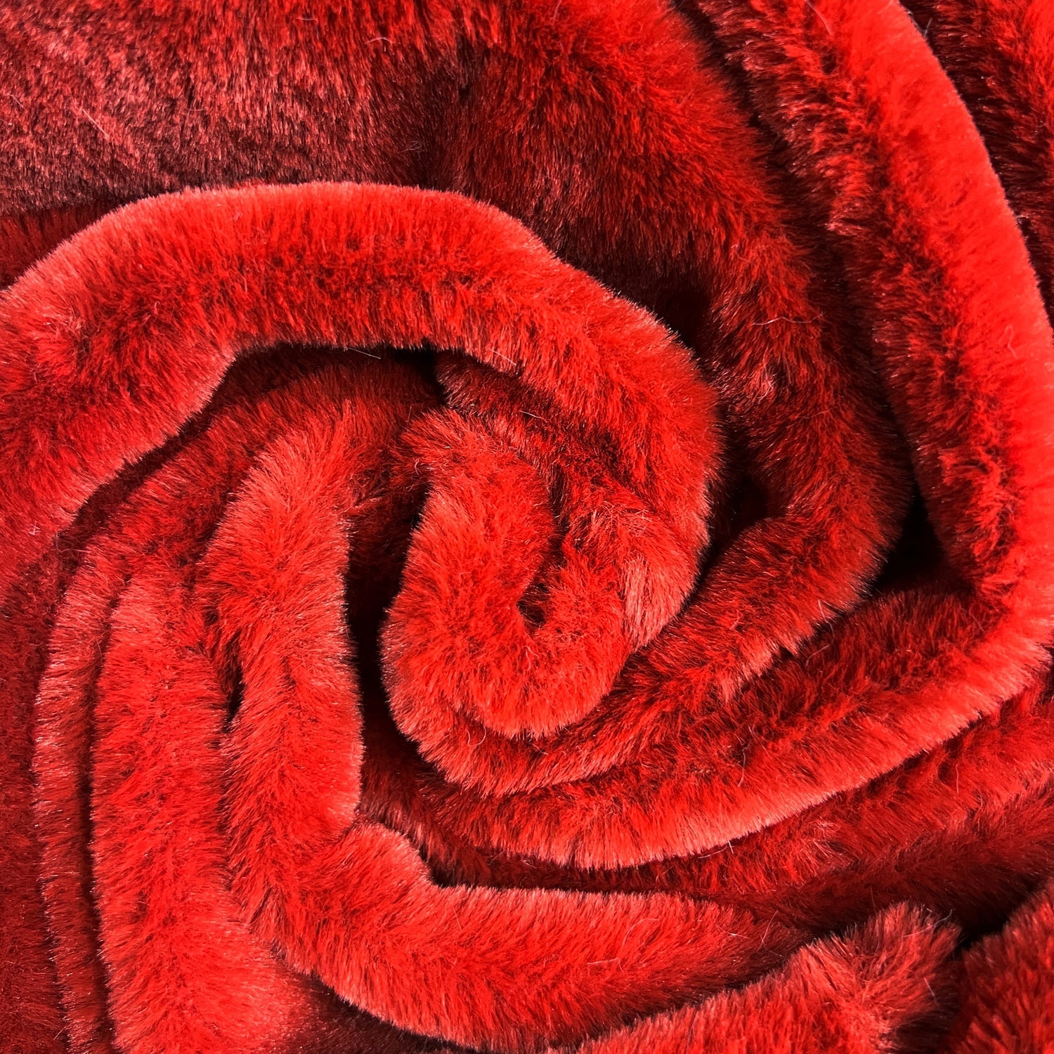 Luxury Plush Fur Fabric | Super Soft Faux Fur 59" (150cm) Wide 375gsm – Sold by the Meter