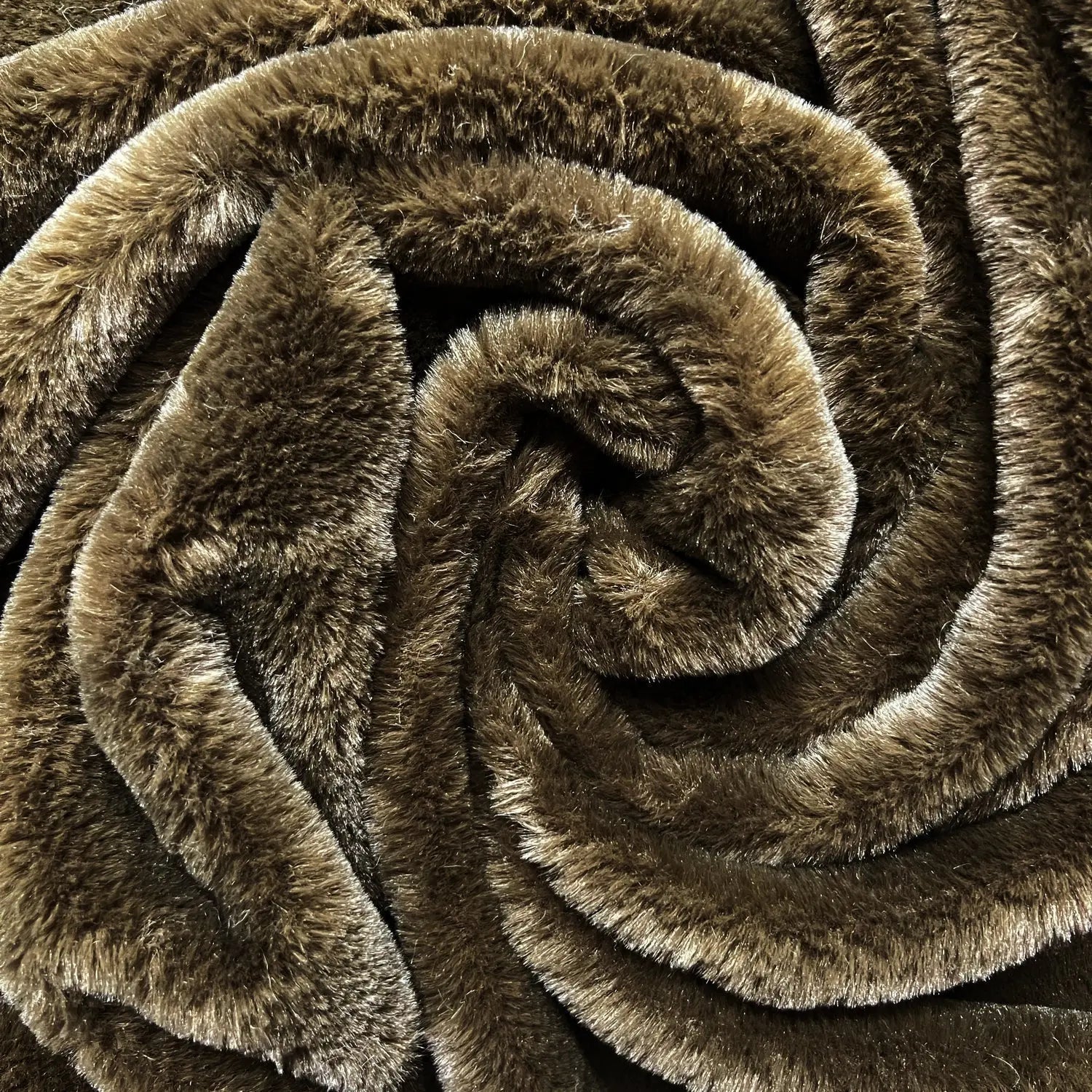 Luxury Plush Fur Fabric â€“ Super Soft Faux Fur 59" (150cm) Wide 375gsm | 40 Metre Roll