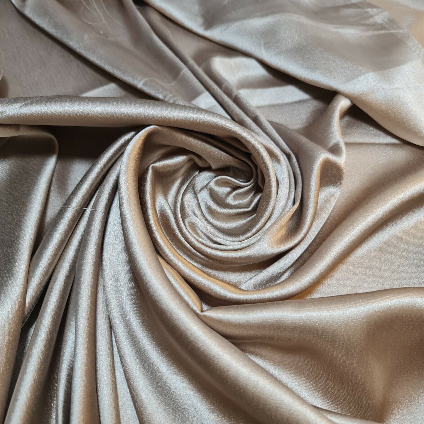 Luxuriöser, glänzender Charmeuse-Seidensatin-Polyesterstoff für Brautkleider, 147,3 cm (SILBER-6)