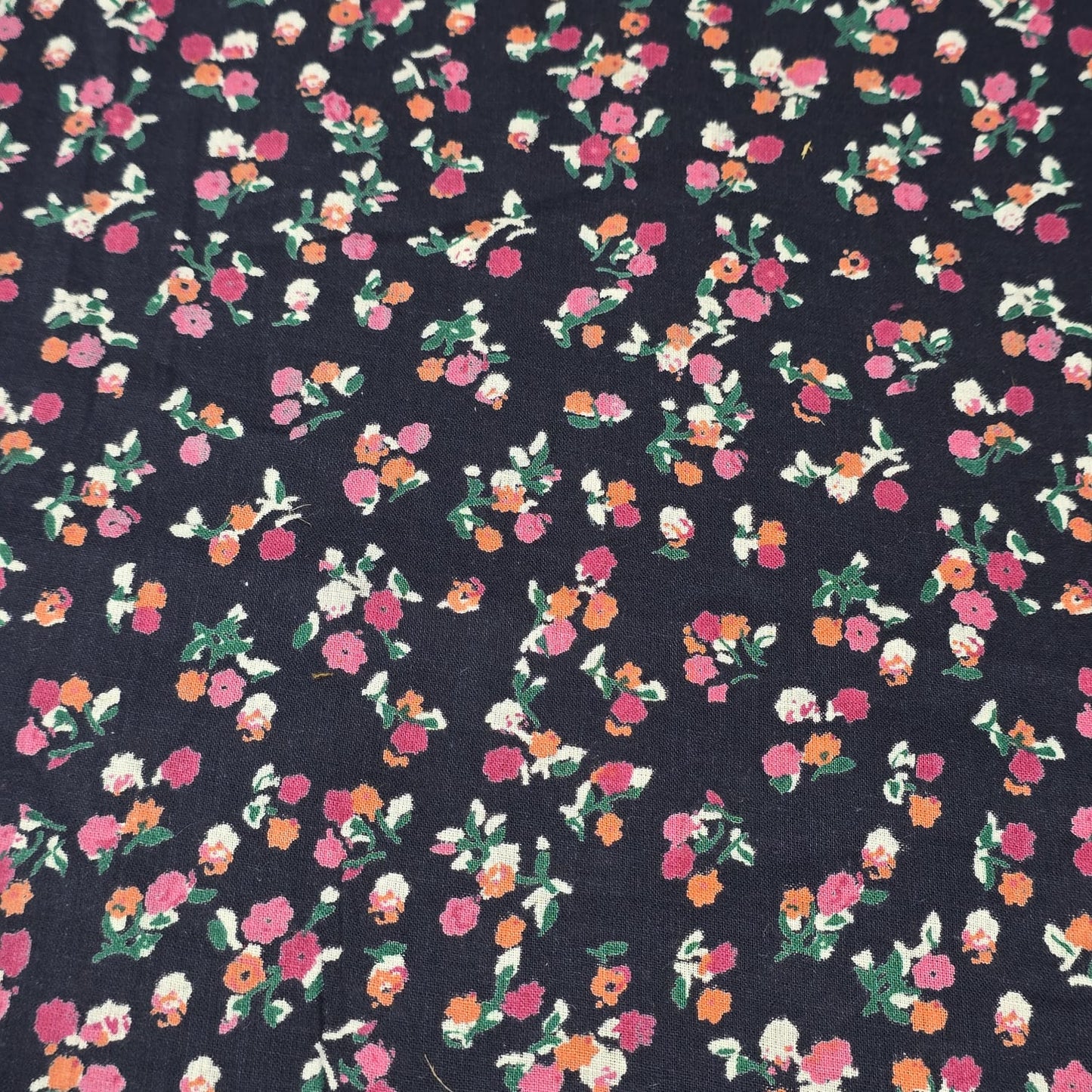 Navy Blue Ditsy Floral 100% Cotton Lawn Fabric Craft Quilting Patchwork Material By Meter 44" (Copy)