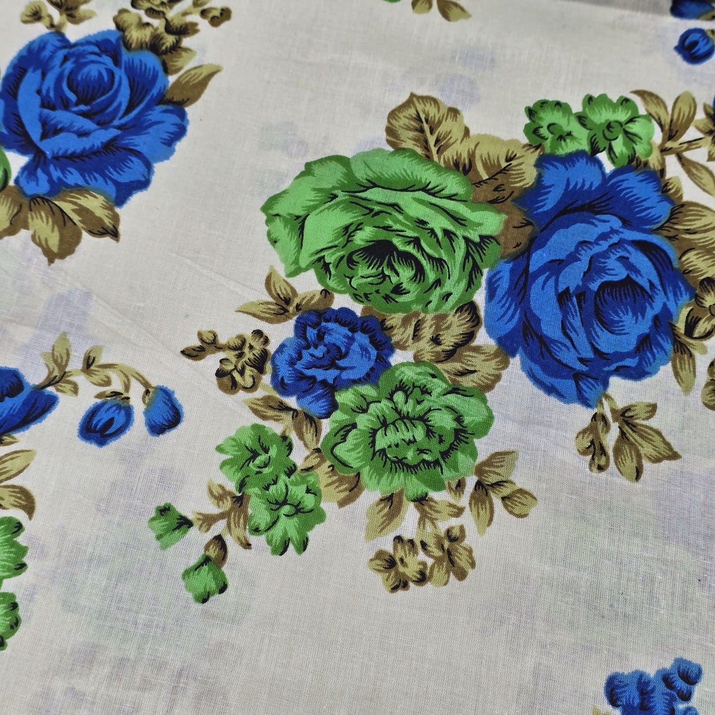 Cream Floral 100% Cotton Lawn Fabric Craft Quilting Patchwork Material By Meter 44"