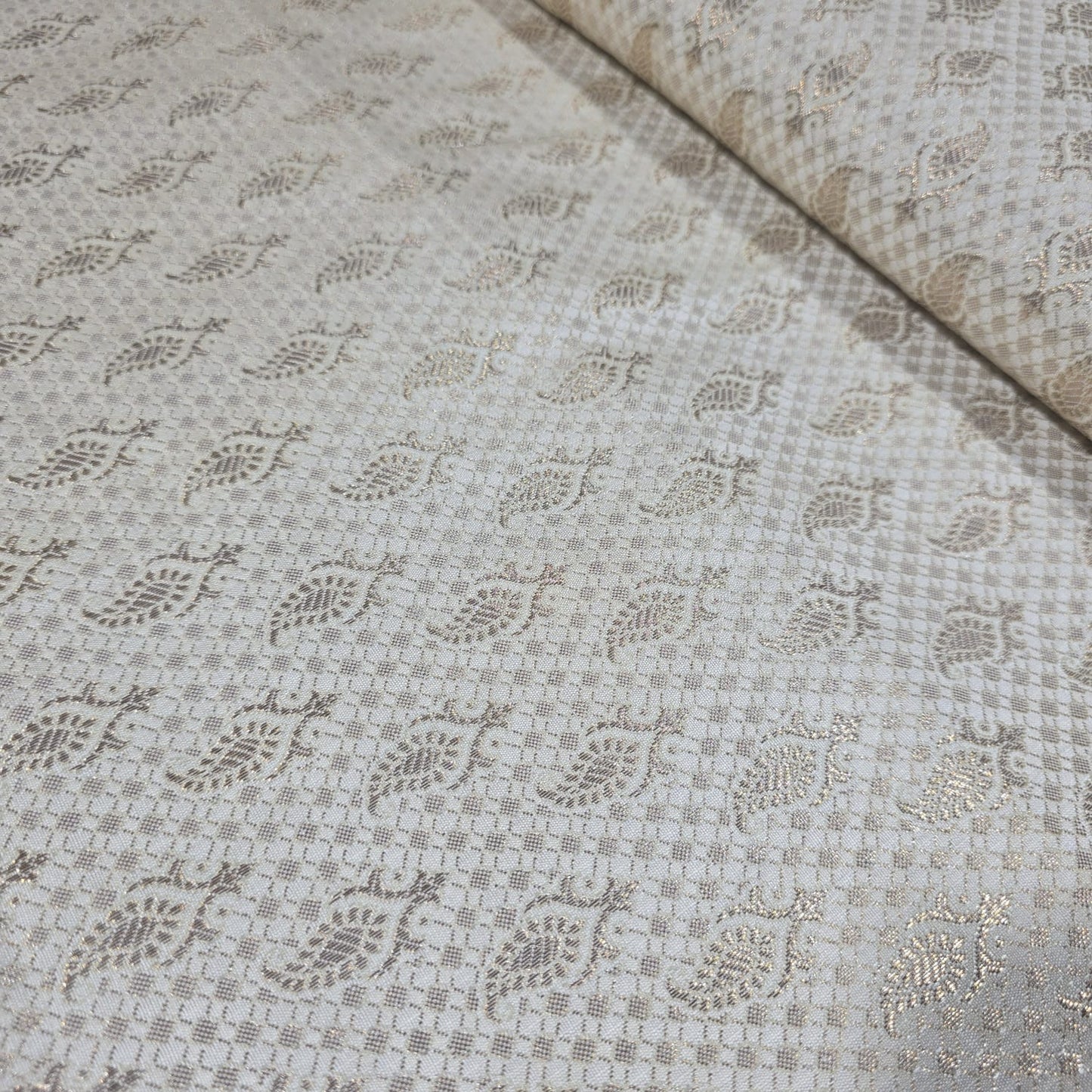 Ornamentaler Paisley Gold Metallic Druck Indischer Banarasi Brokat Stoff Meterware