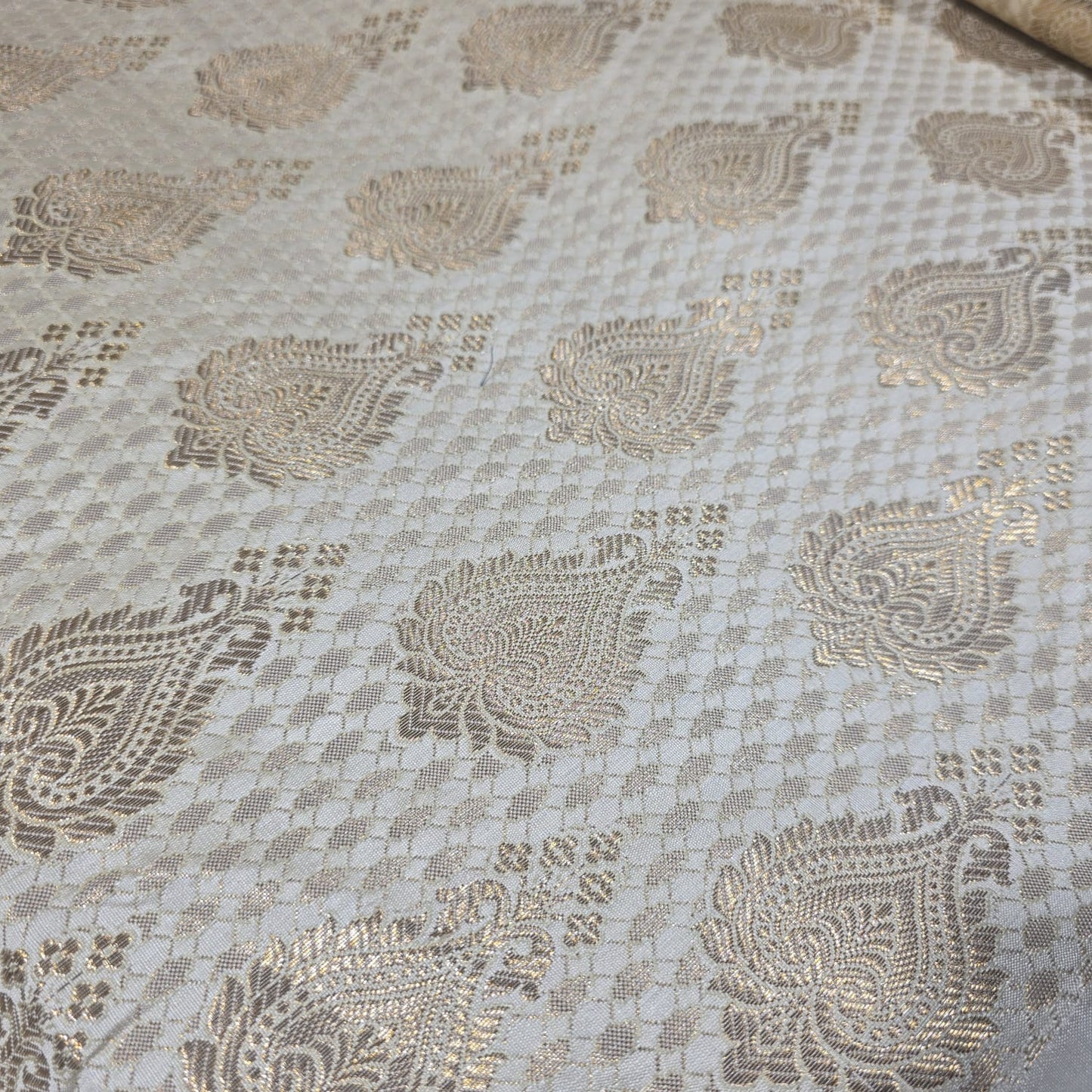 Ornamentaler Paisley Gold Metallic Druck Indischer Banarasi Brokat Stoff Meterware
