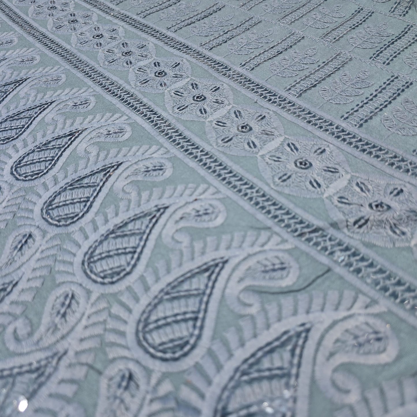 Broderie Anglais Pailletten-Stickerei, ANGLAISE, weicher Viskose-Kleider-Bastelstoff, 111,8 cm (Flaschengrün)