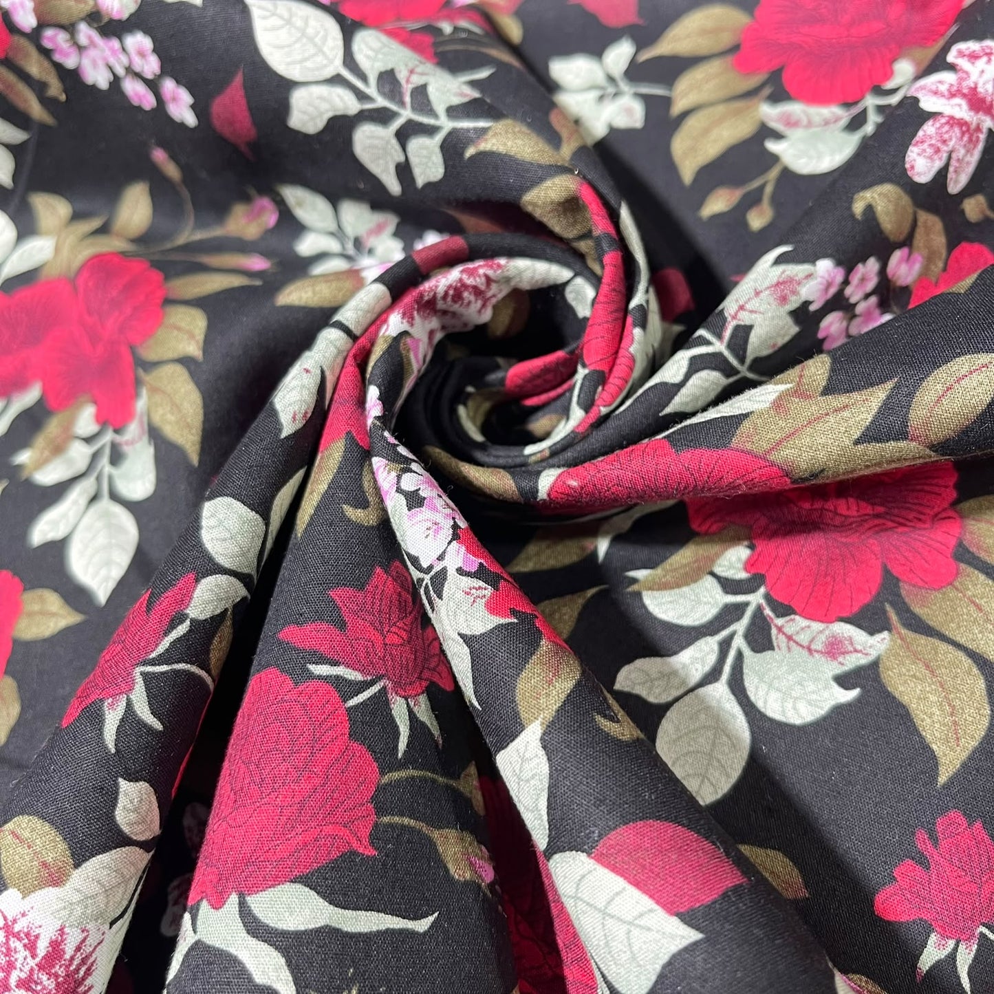 Midnight Rose Garden 100% Cotton Quilting Dress Craft Costume Fabric 58" Wide By The Meter