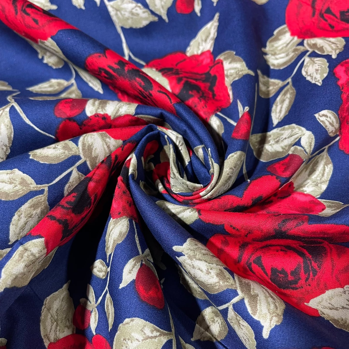Red Rose Garden 100% Cotton Quilting Dress Craft Costume Fabric 58" Wide By The Meter