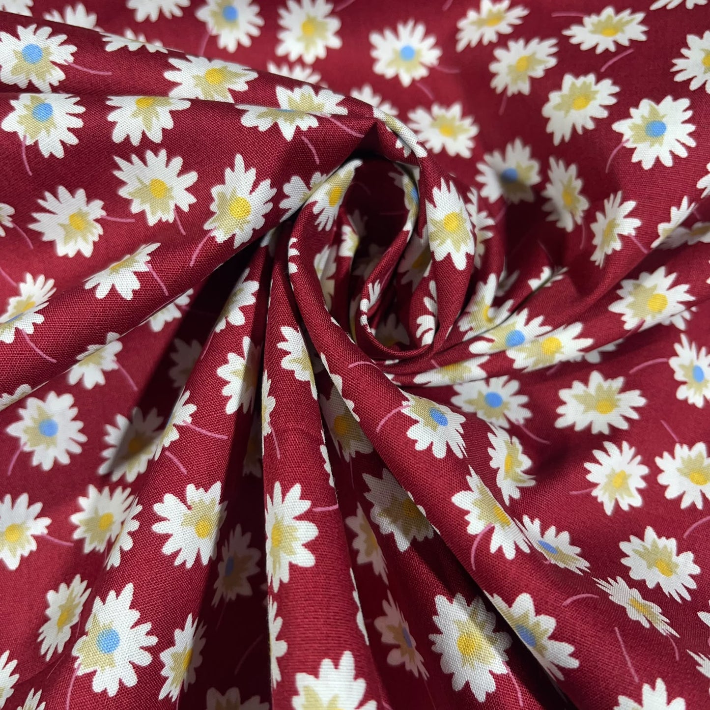 Red Daisy 100% Cotton Quilting Dress Craft Costume Fabric 58" Wide By The Meter