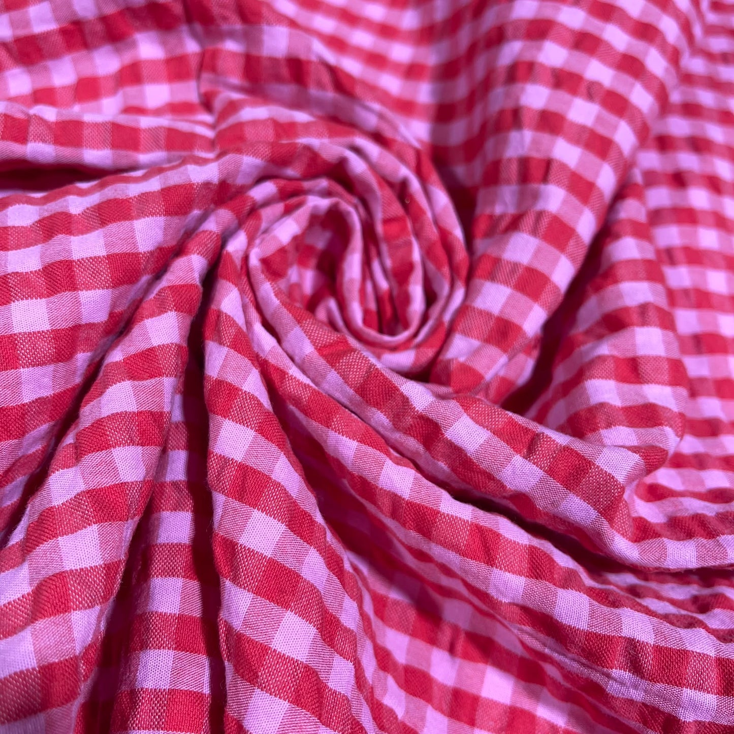 Red Gingham Check Fabric 58" Wide – Crinkle Seersucker Style Dressmaking Fabric By The Metre