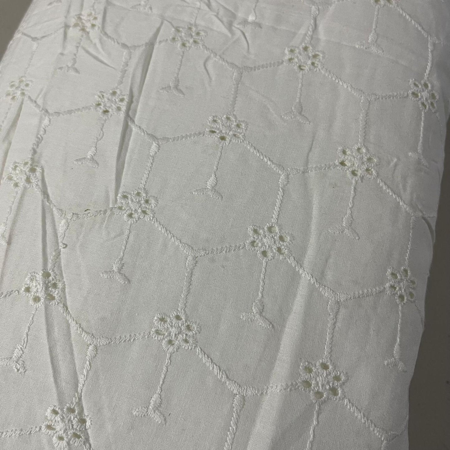 White Cotton Broderie Anglaise Eyelet Fabric Dress Craft Costume Material 44" By The Meter
