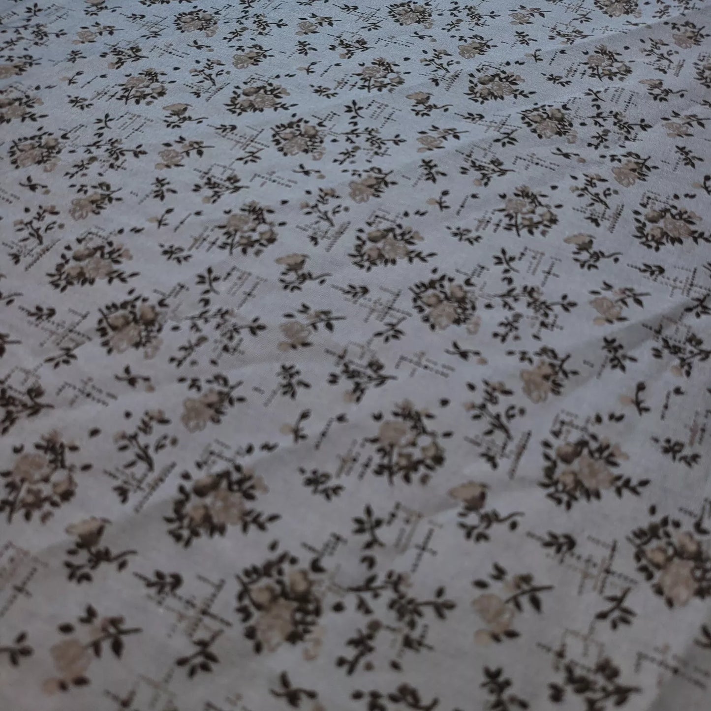 100% Cotton Vintage Material Novelty Floral Dress Craft Quilting Fabric 44" Wide By The Meter