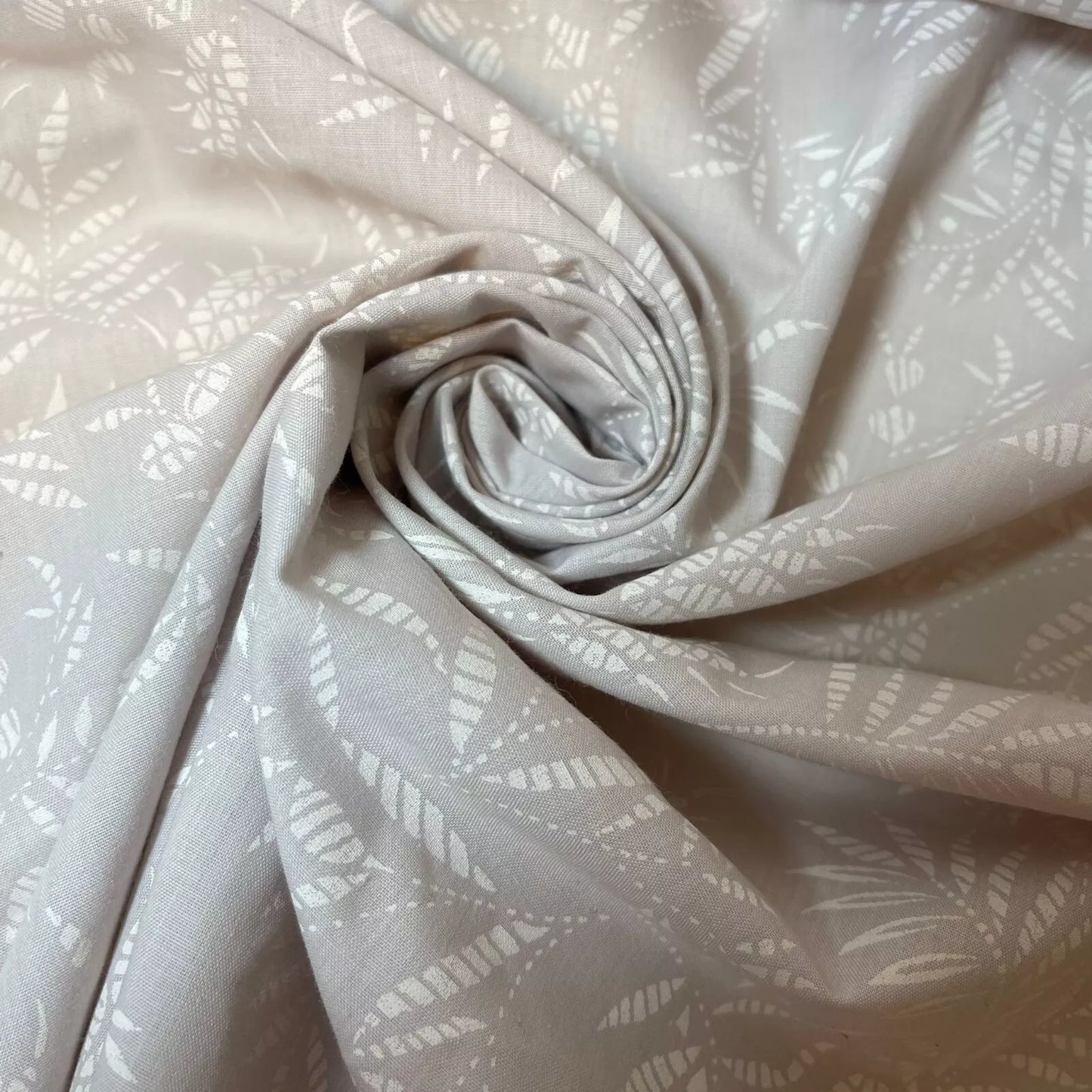 100% Cotton Vintage Material Novelty Floral Dress Craft Quilting Fabric 44" Wide By The Meter