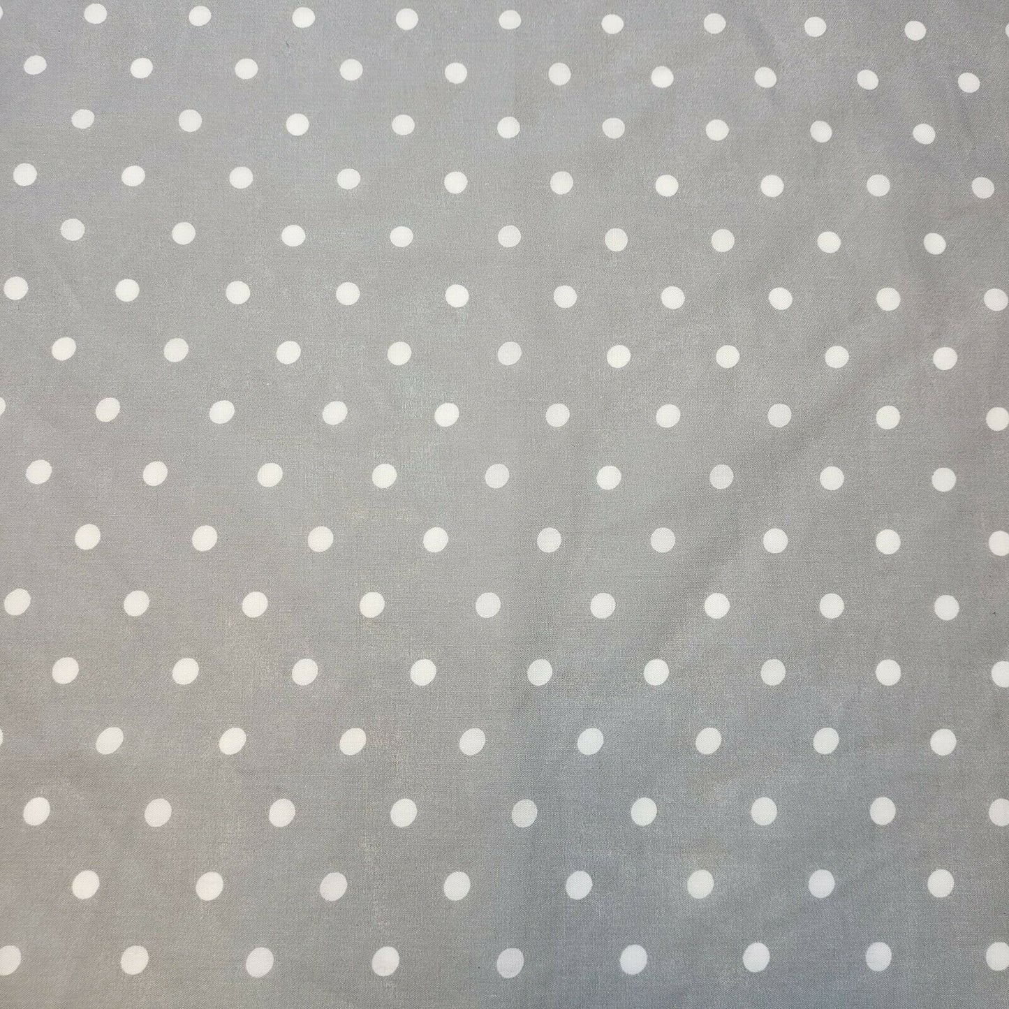 GREY PEA PIN SPOTTY POLKA DOT POLYCOTTON FABRIC DRESS QUILTING MATERIAL 44"