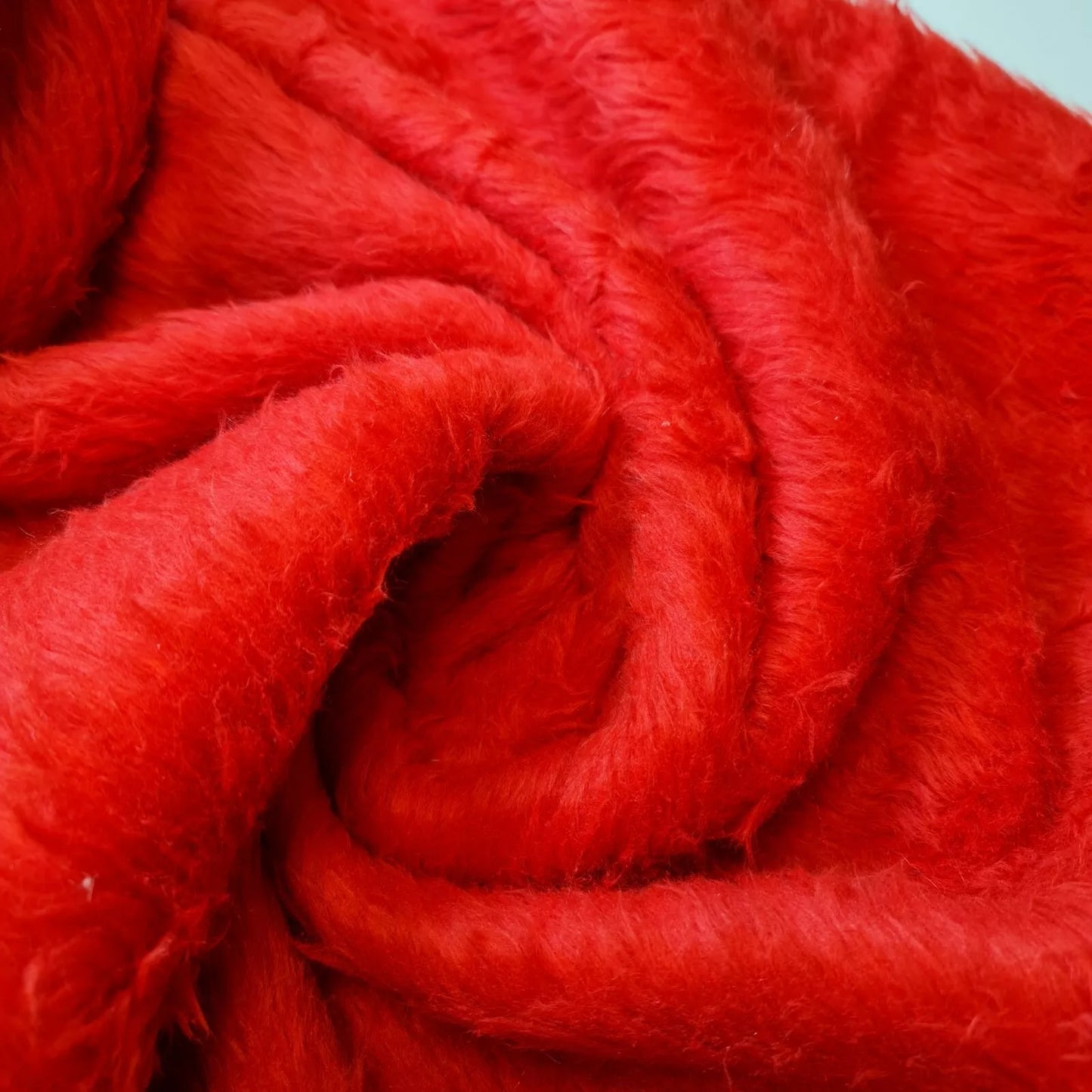 Red Faux Fur Fabric Luxury Handle Short Pile Furry Soft Cuddly Material 58"