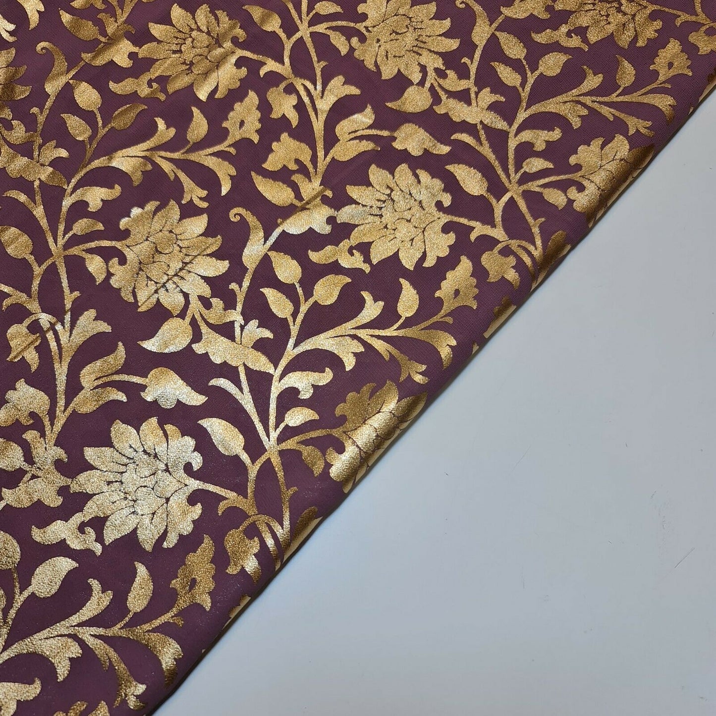 Floraler Goldfoliendruck, durchsichtiger Mooskreppstoff, für Kleider, Bastelarbeiten, Drapierungen, 111,8 cm