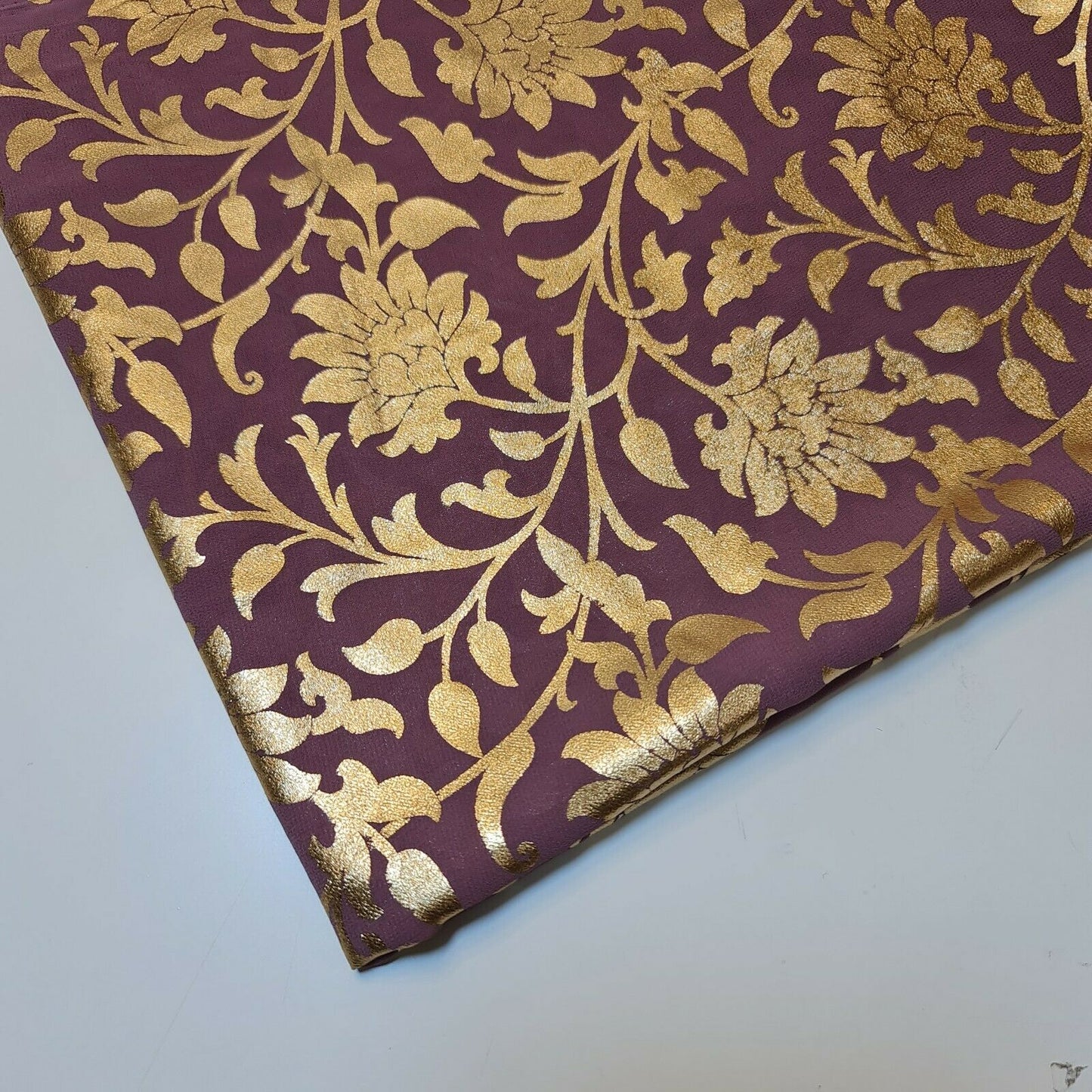 Floraler Goldfoliendruck, durchsichtiger Mooskreppstoff, für Kleider, Bastelarbeiten, Drapierungen, 111,8 cm