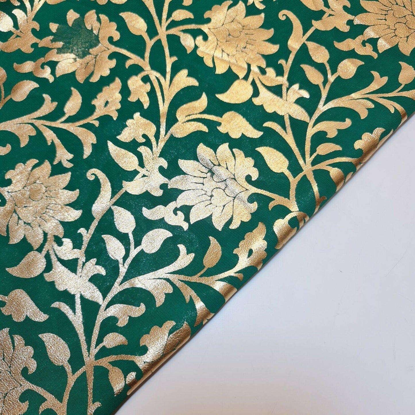 Floraler Goldfoliendruck, durchsichtiger Mooskreppstoff, für Kleider, Bastelarbeiten, Drapierungen, 111,8 cm