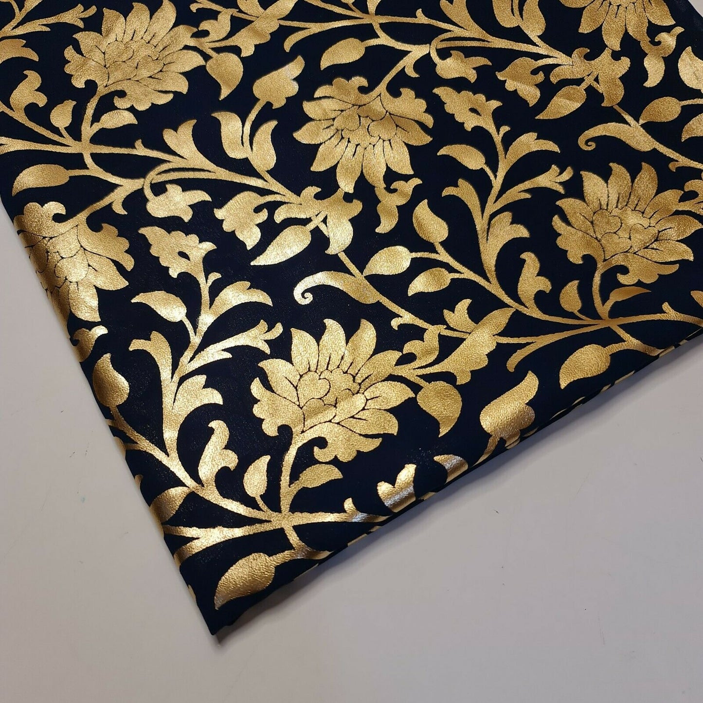 Floraler Goldfoliendruck, durchsichtiger Mooskreppstoff, für Kleider, Bastelarbeiten, Drapierungen, 111,8 cm