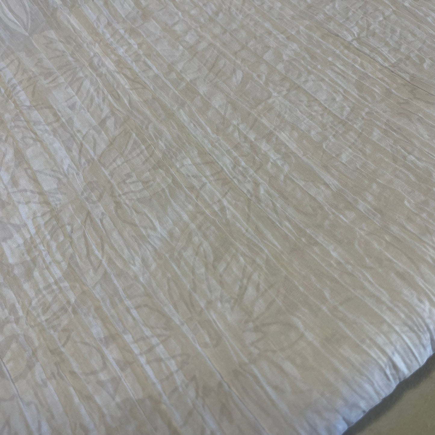 White Daisy Floral 100% Cotton Crush Fabric Crinkle Craft Dress Costume Material 50 " By The Meter