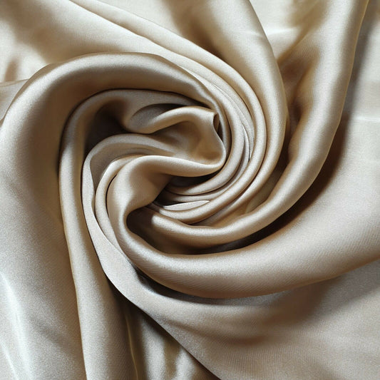 Seidiger Charmeuse-Dekorstoff aus leichtem Satin für Brautkleider, 147,3 cm breit (Champagnergold)