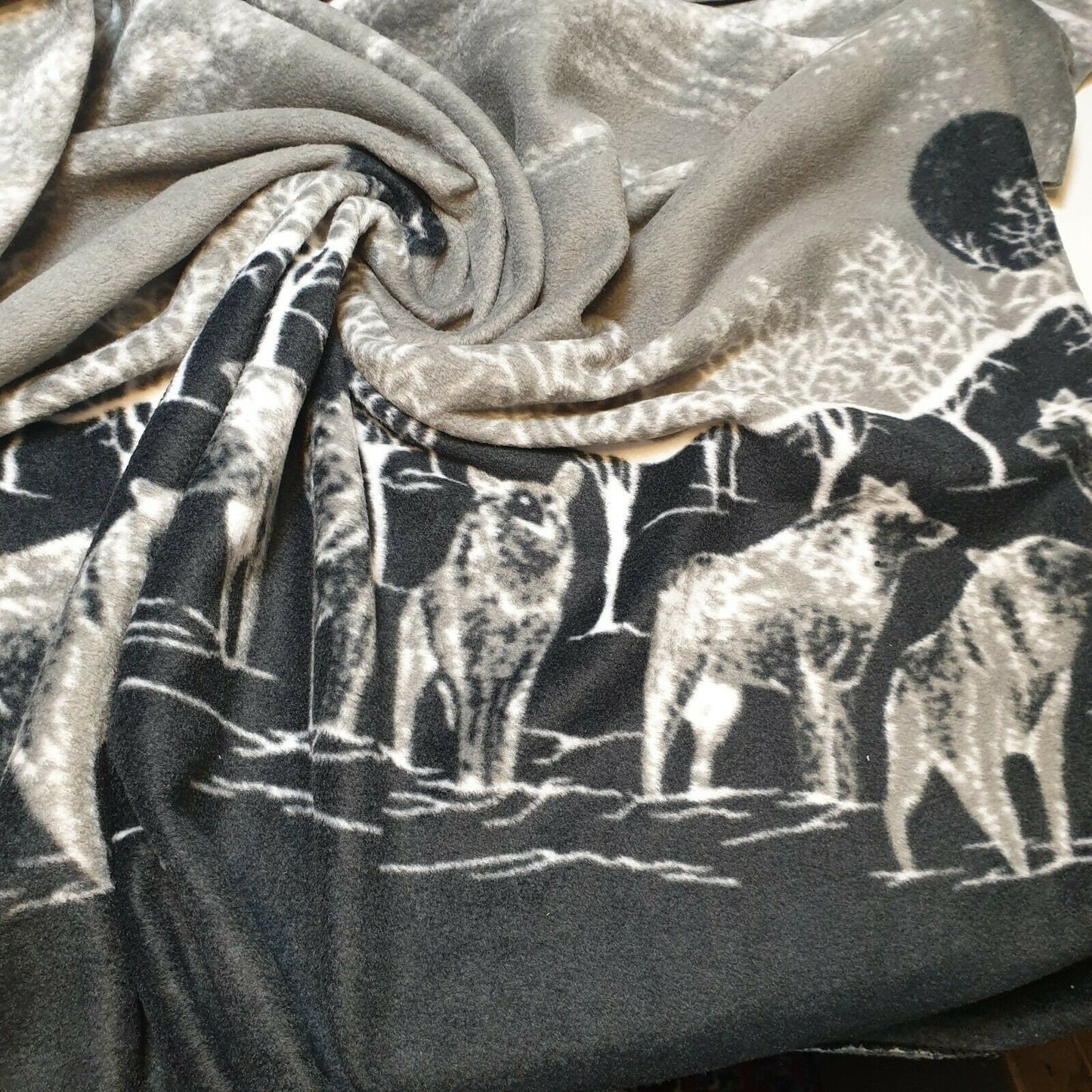 Polar Fleece Anti Pill Animal Dog Horse Wolf Print Soft Warm Fabric 58" By Meter (Wolf Print)