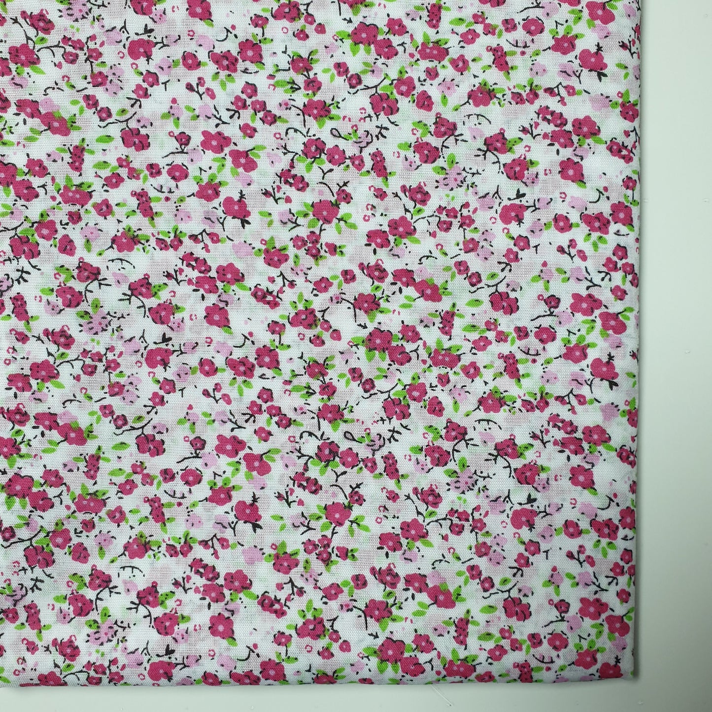 White Base Red Flowers Polycotton Art Craft Vintage 44" Inch Wide