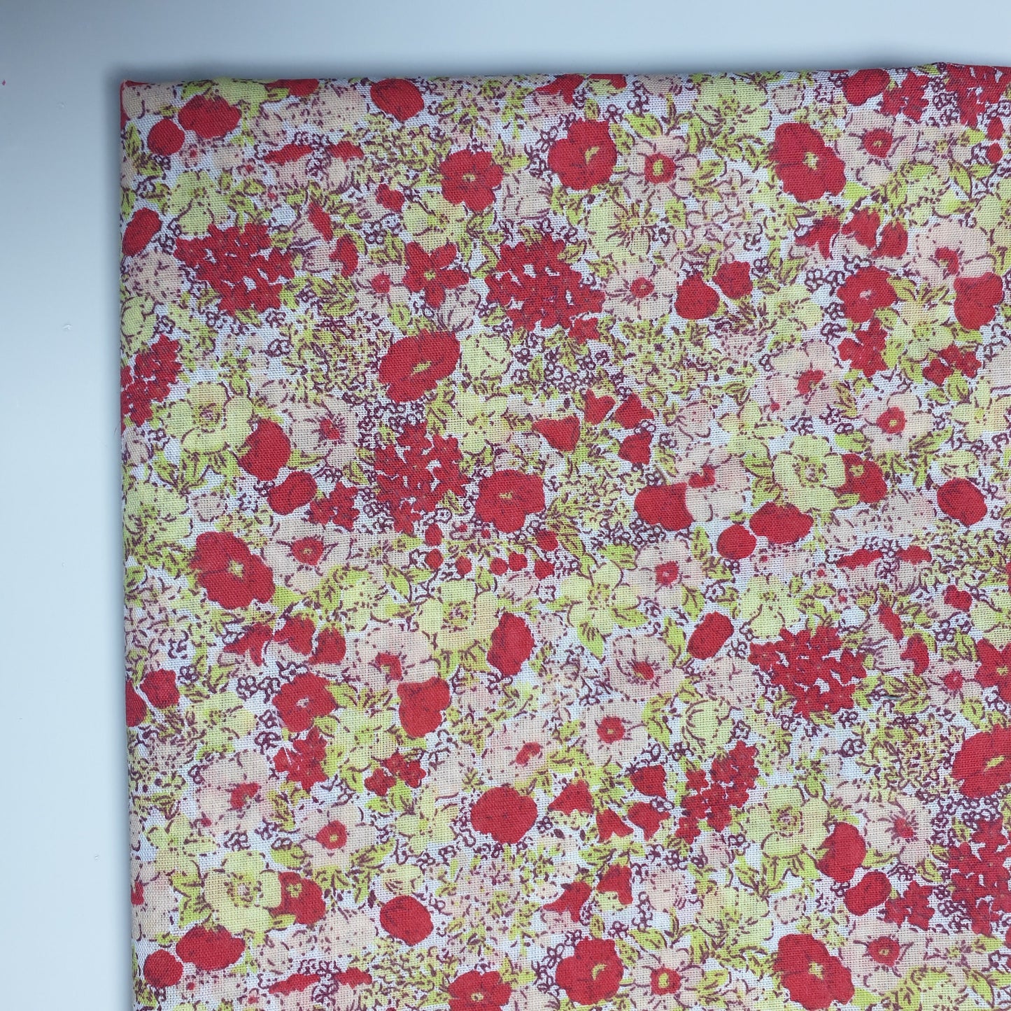 New Floral Polycotton White Base Red Flowers Craft Dress Fabric 44" By Meter (2