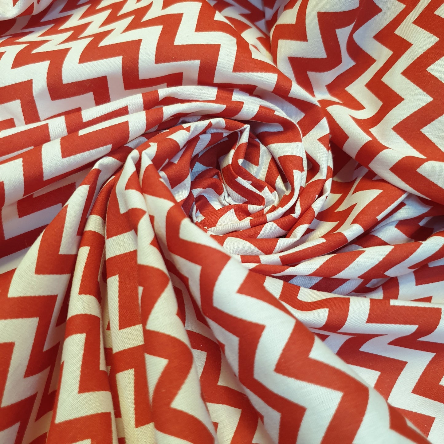 NEW Zig Zag Print Polycotton Craft Dress Fabric by The Metre 44" (Red Zig Zag)