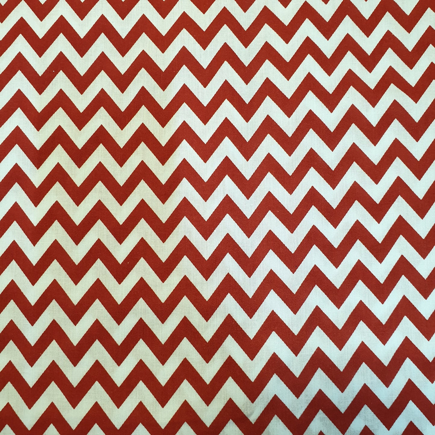 NEW Zig Zag Print Polycotton Craft Dress Fabric by The Metre 44" (Red Zig Zag)