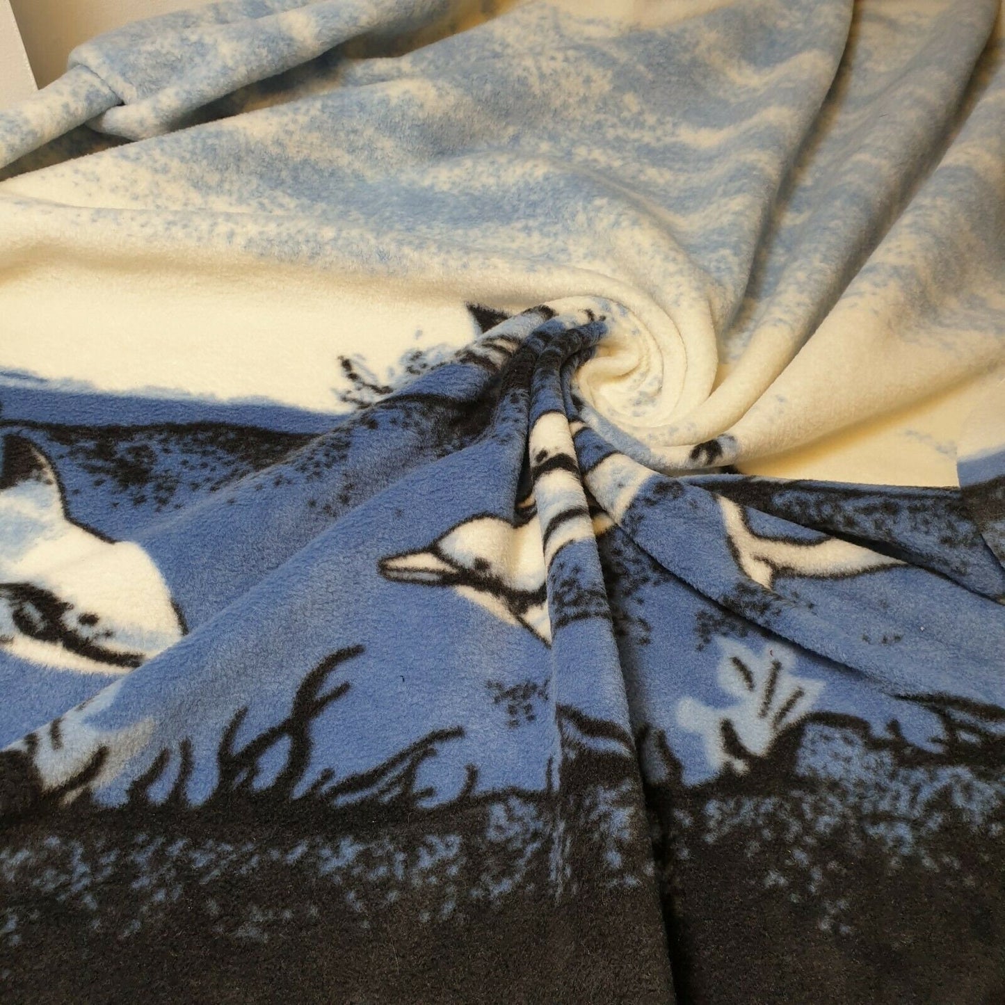 Polar Fleece Anti Pill Animal Dog Horse Wolf Print Soft Warm Fabric 58" By Meter (Dolphin Print)