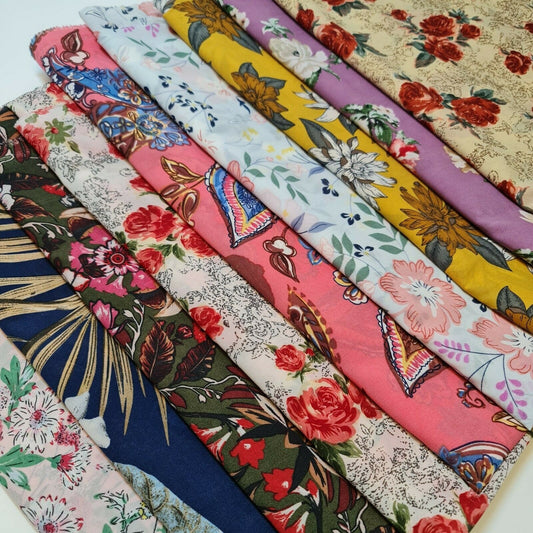 Weicher Poly-Crêpe-Kleiderstoff mit Frühlingsblumenmuster, 147,3 cm, Meterware (Druck 17)