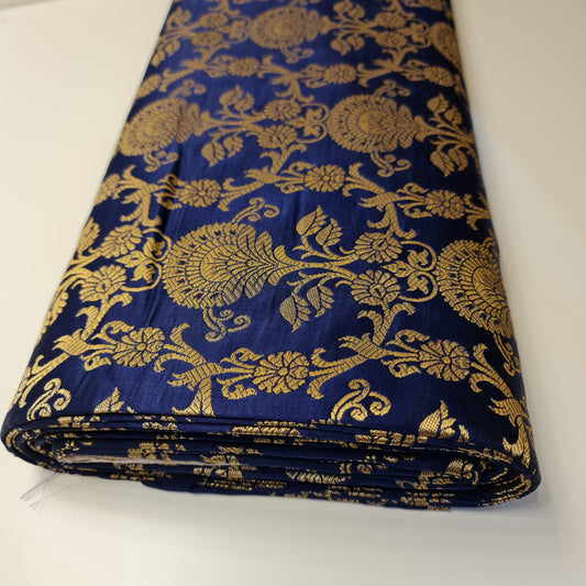 Ornamentaler Weihnachtsstoff (Französisches Marineblau), floraler Goldmetallic-Druck, indischer Banarasi-Brokatstoff