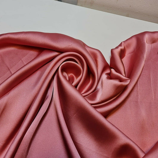 Neuer seidiger Charmeuse-Satin, leichter Dekostoff für Brautkleider, 147,3 cm (Staubiges Rosa)