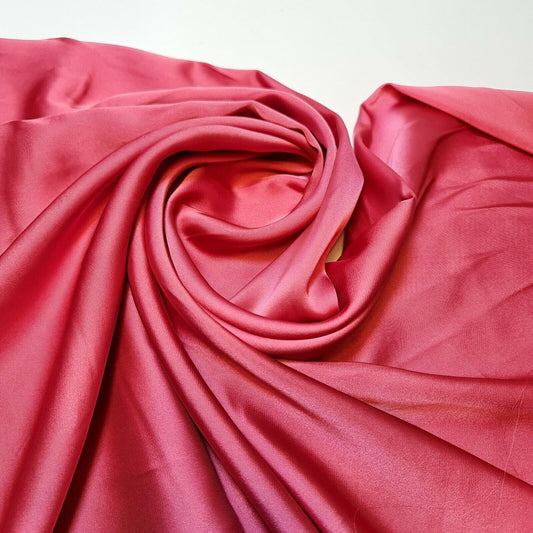 Neuer seidiger Charmeuse-Satin, leichter Dekostoff für Brautkleider, 147,3 cm (Lippenstiftrosa)