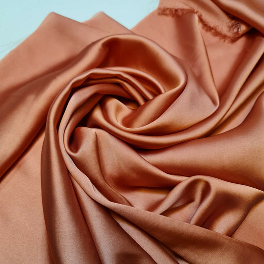Neuer seidiger Charmeuse-Satin, leichter Dekostoff für Brautkleider, 147,3 cm (Lachs-Pfirsich)