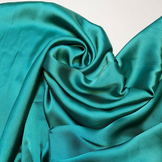 Neuer seidiger Charmeuse-Satin, leichter Dekostoff für Brautkleider, 147,3 cm (Seegrün)