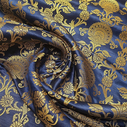 Indischer Banarasi-Brokatstoff mit ornamentalem Blumenmuster und Goldmetallic-Druck (Marineblau)