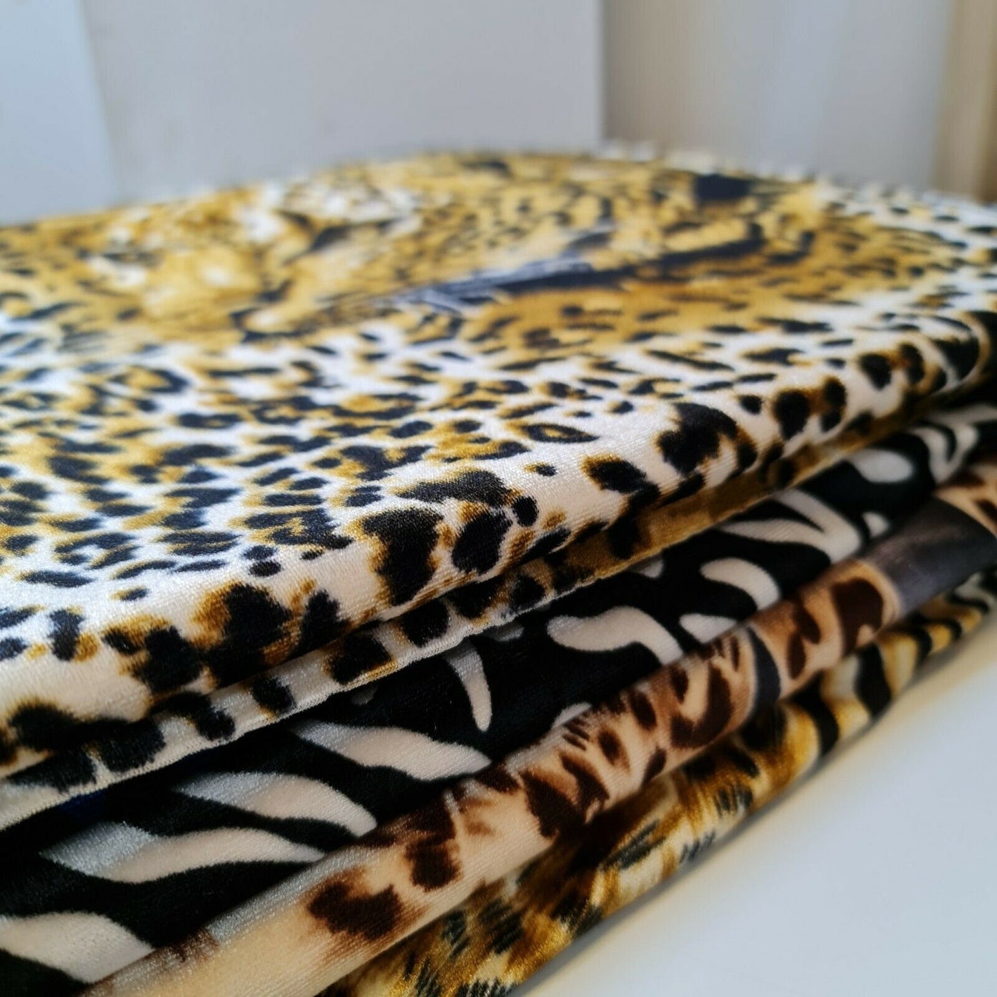 Samtstoff mit Tiermuster, Gepard, Leopard, Tiger, Design, hochwertiger Polsterstoff, Bastelstoff