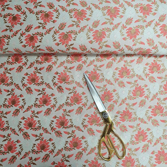 Indischer Brokat-Banarasi-Jacquard-Polsterstoff, 111,8 cm (beige Basis mit pfirsichfarbenen Blumen).