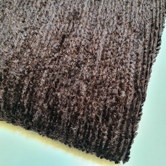 Brauner Kunstfellstoff mit kurzem Flor, weicher Stretchstoff für Kleider und Bastelarbeiten, Meterware