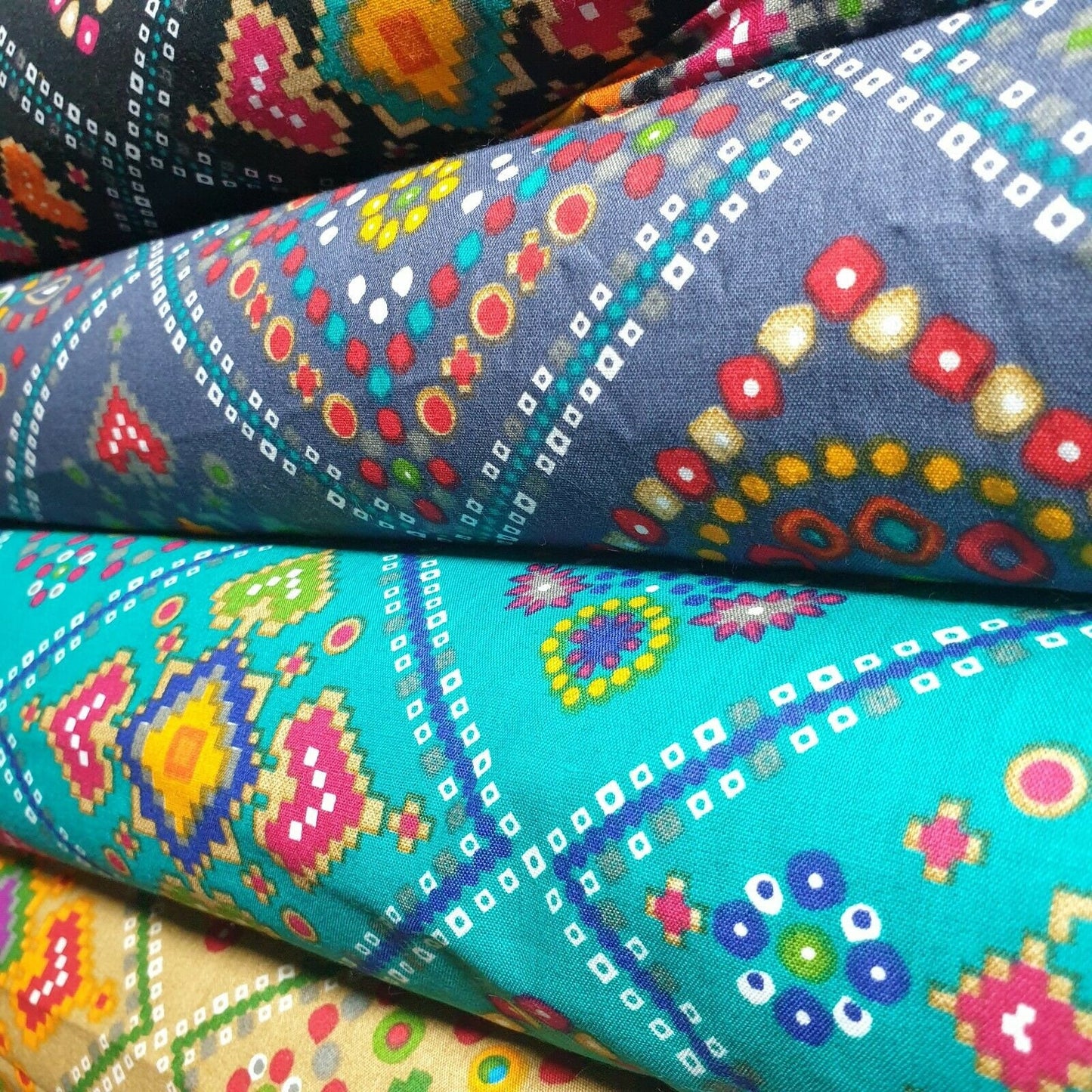 Baumwolle, indischer Ethno-Rajasthani-Druck, Suzani, Rangoli, Boho, Banjara-Stoff, 111,8 cm (Farbe – 1)