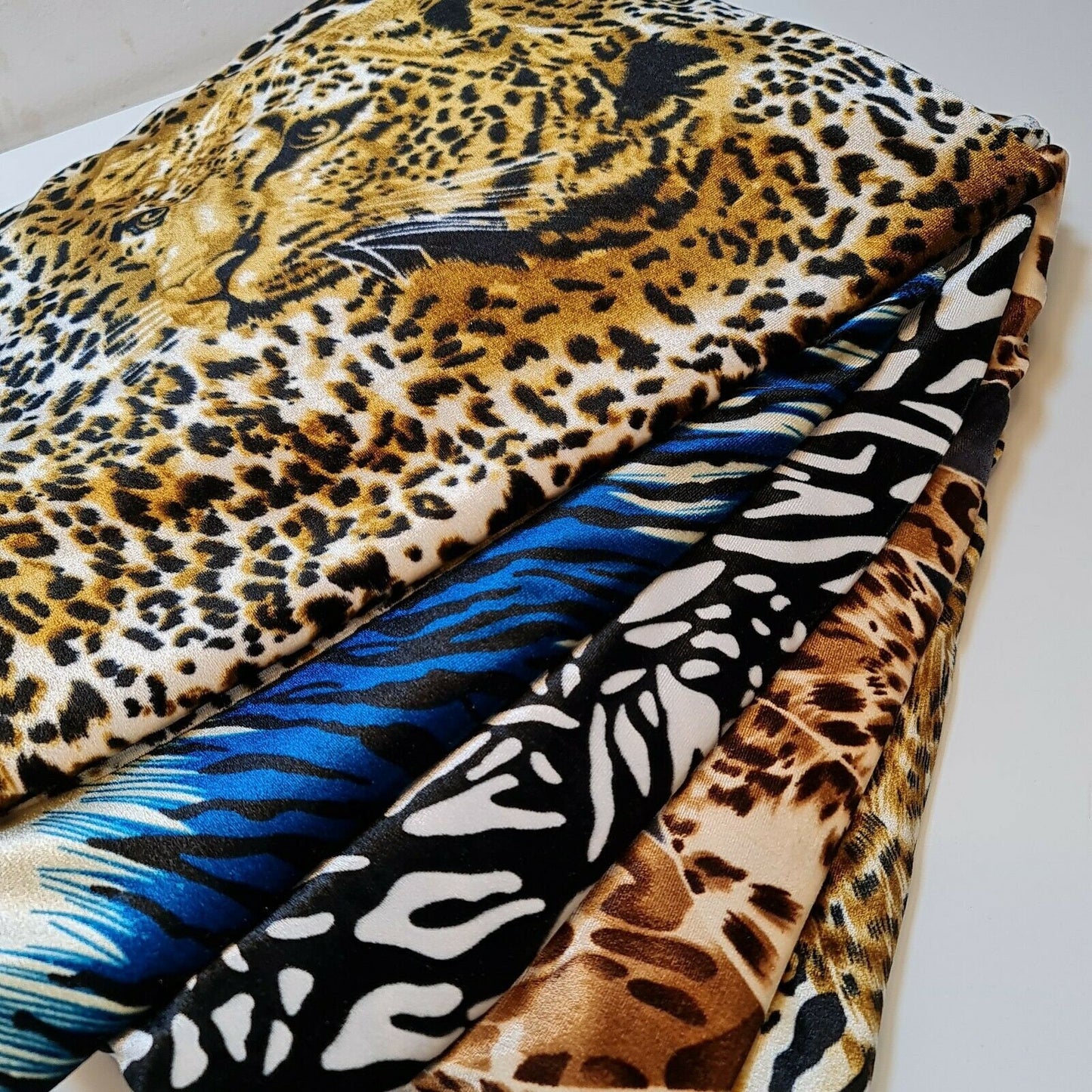 Samtstoff mit Tiermuster, Gepard, Leopard, Tiger, Design, hochwertiger Polsterstoff, Bastelstoff