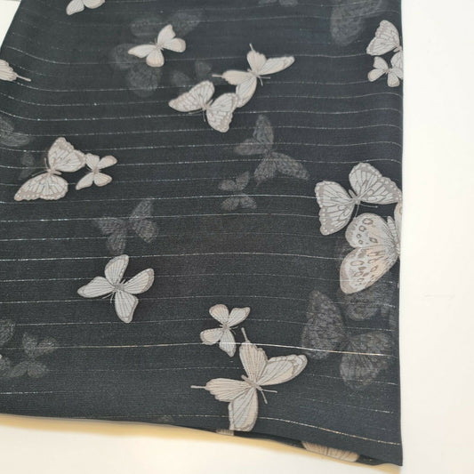 Weicher Poly-Kreppstoff mit Tier- und Blumenmuster, Kleiderstoff, Bastelstoff, 147,3 cm, Meterware (Schwarzer Schmetterling)