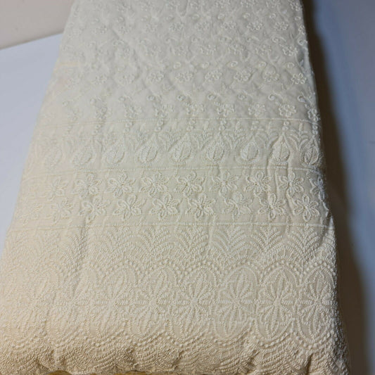 NEU FRÜHLING: 100 % Baumwollbatist, Broderie Anglaise-Stickerei, Kleider-Bastelstoff, 111,8 cm (Creme)